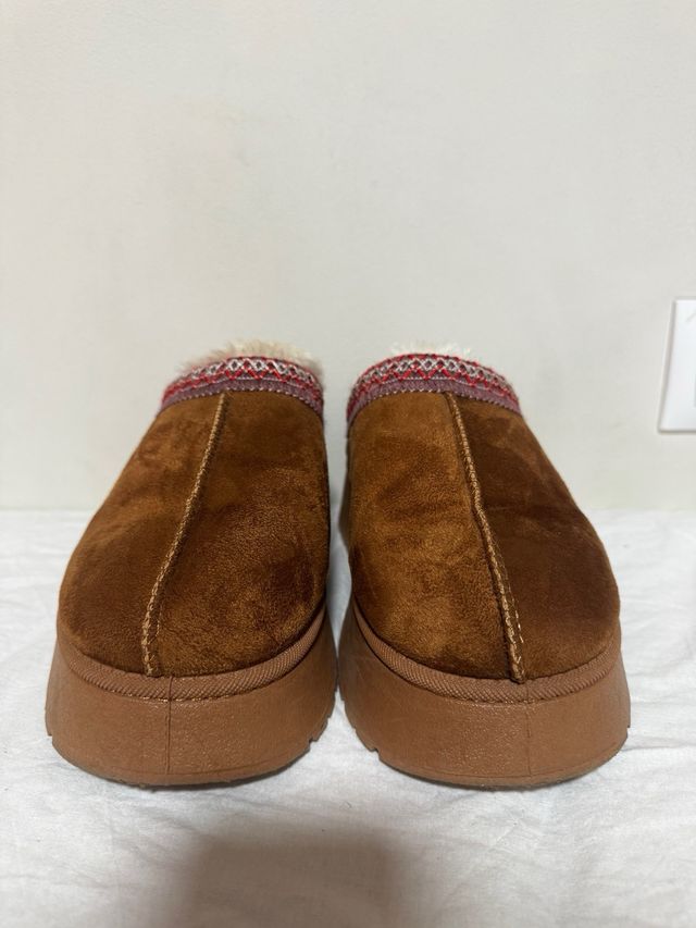 Zuecos/Zapatillas estilo UGG Marrones
