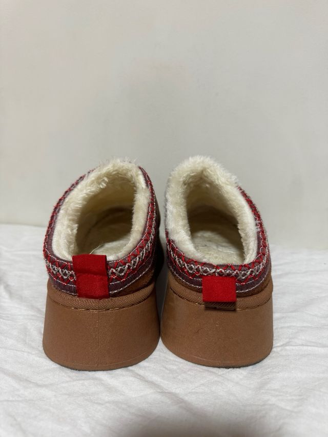 Zuecos/Zapatillas estilo UGG Marrones