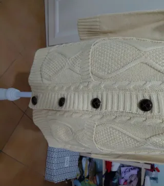 Cardigan lungo beige con bottoni