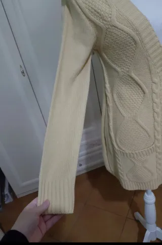 Cardigan lungo beige con bottoni