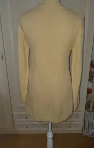 Cardigan lungo beige con bottoni