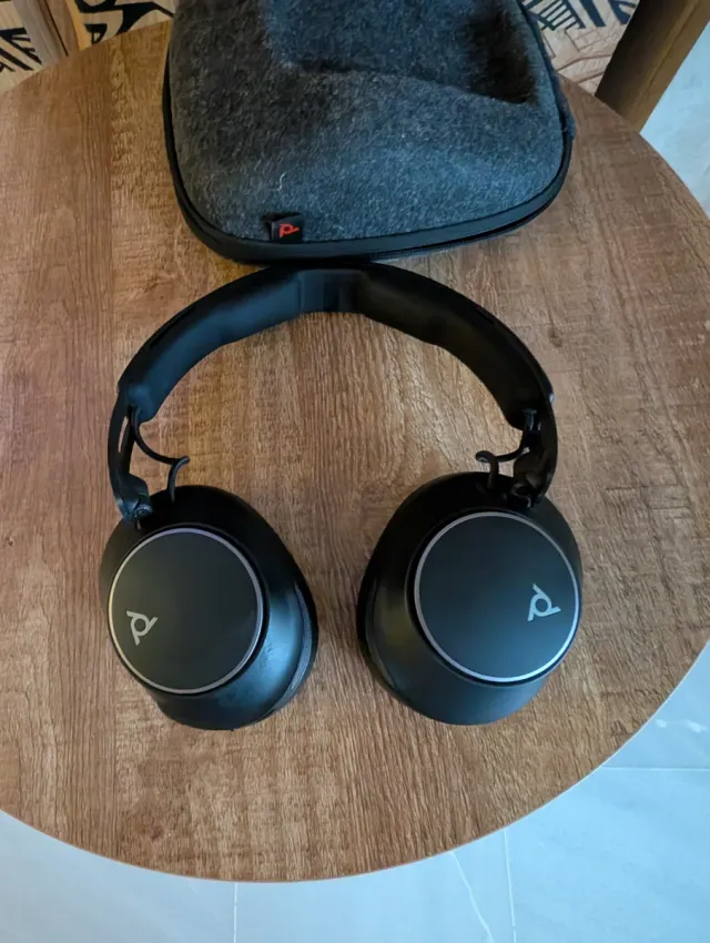 Cascos Poly 80 Surround