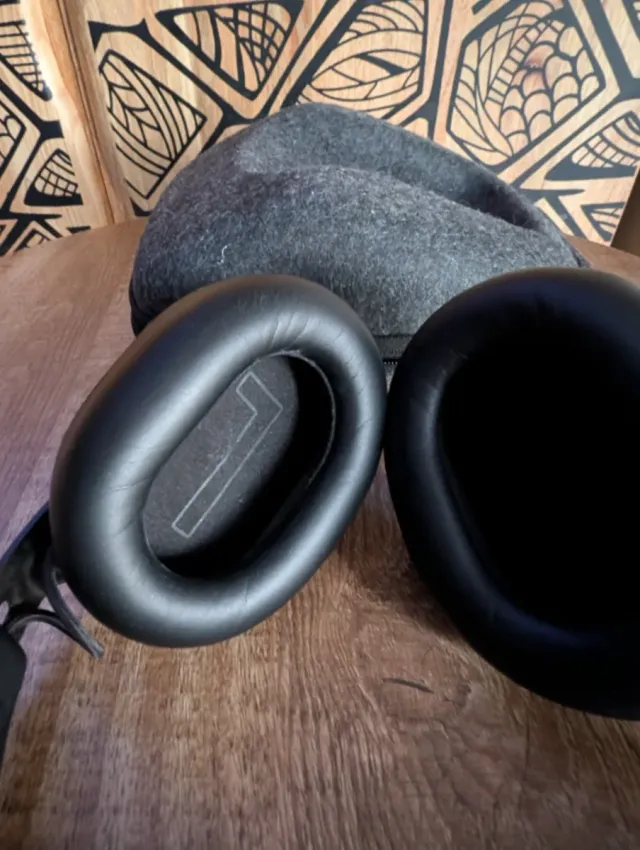 Cascos Poly 80 Surround