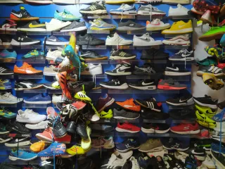 Camisetas de fútbol y zapatillas tengo tinod Arche