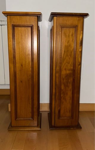 Scaffali in legno (venduti separatamente)