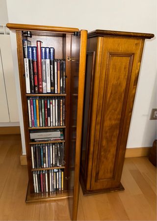 Scaffali in legno (venduti separatamente)