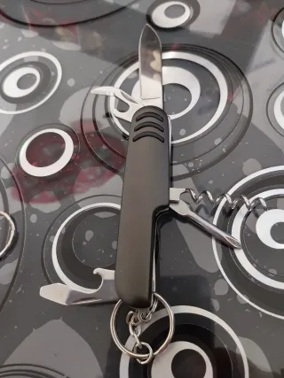 Portachiavi multiuso con cavatappi