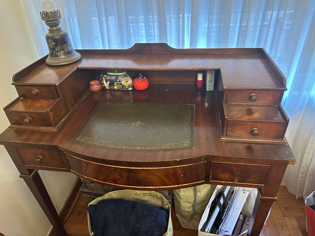 Escritorio madera y cuero 92x92x46