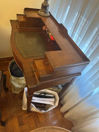 Escritorio madera y cuero 92x92x46