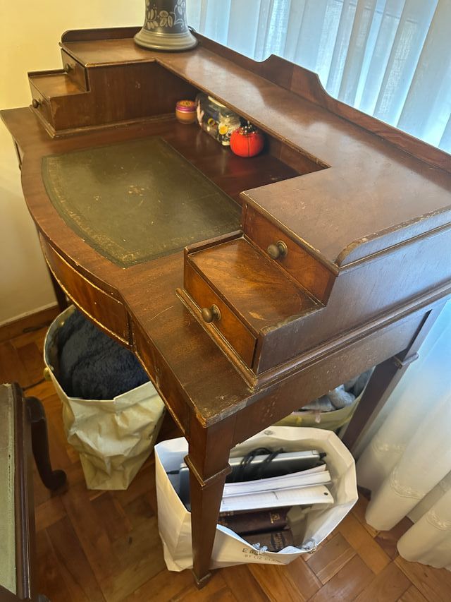 Escritorio madera y cuero 92x92x46