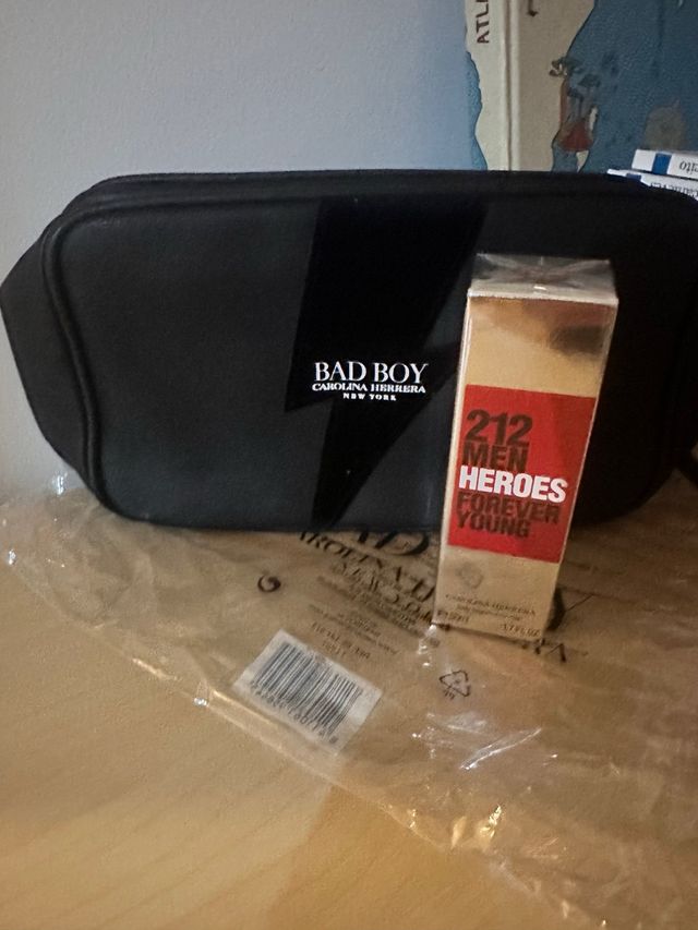 Neceser 212 Heroes Forever Young y Bolsa CH