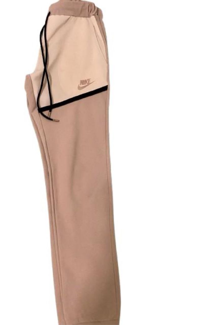 Pantalón Nike Tech Beige y Blanco