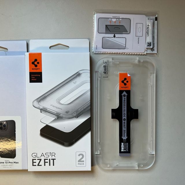 13 Pro Max | Custodia Spigen + 2 Vetri Temprati | iPhone