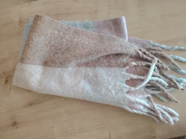 Bufanda y gorro con pompón