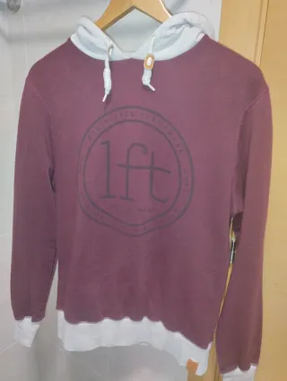 Sudadera granate con capucha y logo
