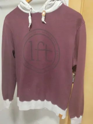 Sudadera granate con capucha y logo