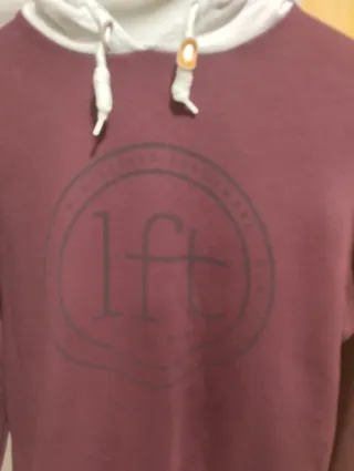 Sudadera granate con capucha y logo