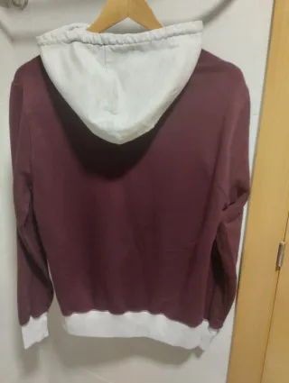 Sudadera granate con capucha y logo