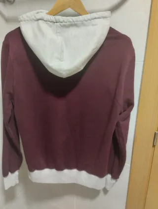 Sudadera granate con capucha y logo