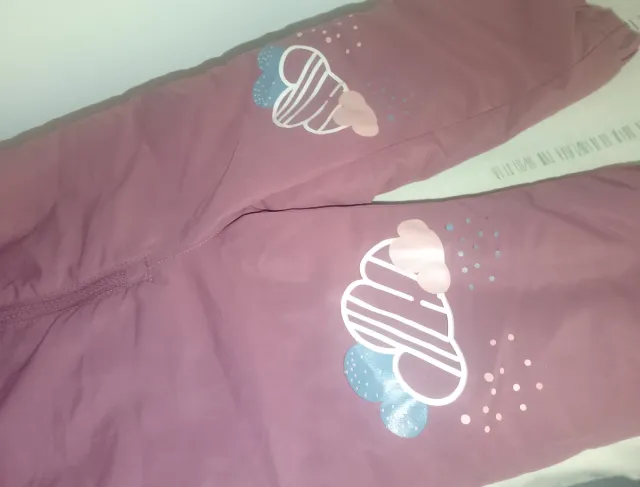 Peto de nieve infantil con corazones