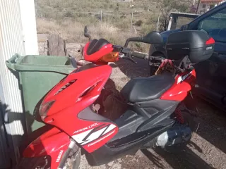 Yamaha Aerox R Roja