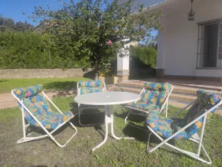 Mesa y 4 butacas de jardín