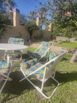 Mesa y 4 butacas de jardín