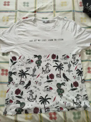 Camiseta Bershka Blanca Estampada