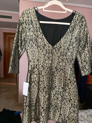 Vestido de fiesta negro y dorado