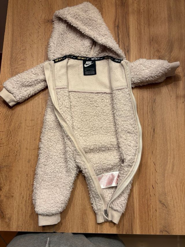 Tuta neonata Nike in pile con cappuccio 62-68 cm