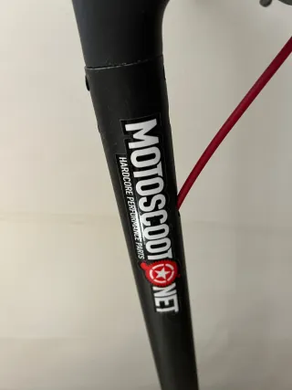 Patinete eléctrico negro