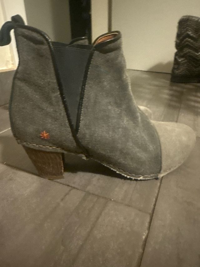 Botas grises de tacón