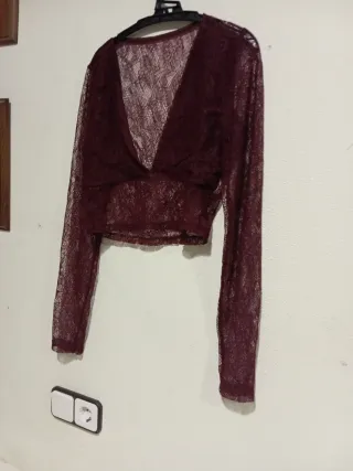 Top encaje burdeos manga larga