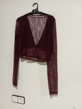Top encaje burdeos manga larga