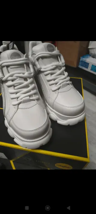 Buffalo crema y plateado