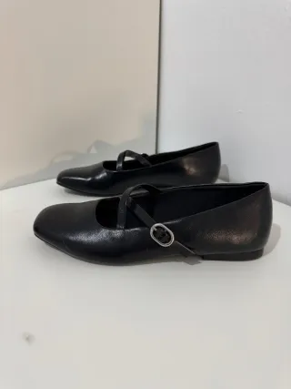 Bailarinas negras con tira y hebilla