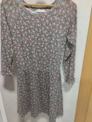 Vestido estampado floral gris y rosa