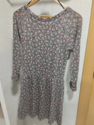 Vestido estampado floral gris y rosa