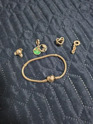 Pulsera Pandora con charms