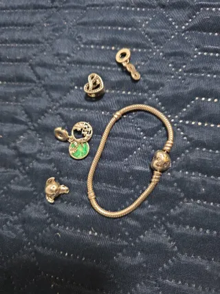 Pulsera Pandora con charms