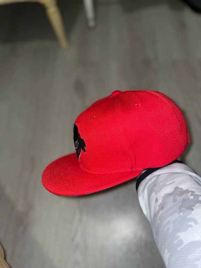 Gorra Hip Hop Ajustable Plana Roja Negra
