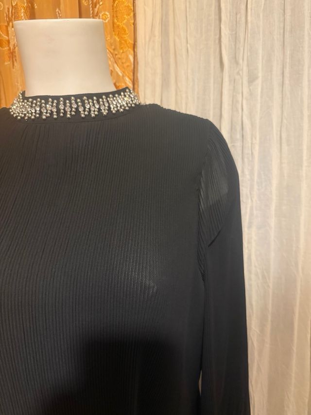 Camisa negra con pedrería