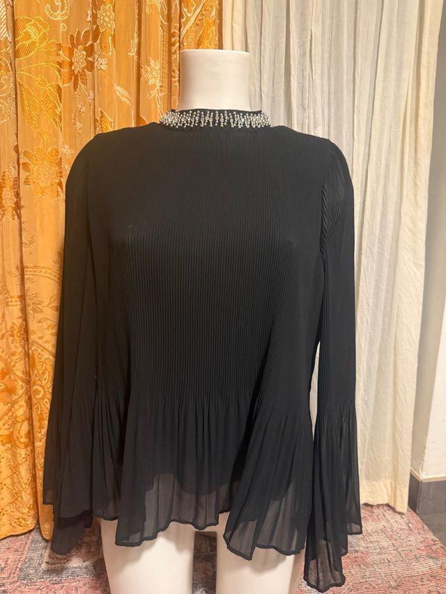 Camisa negra con pedrería