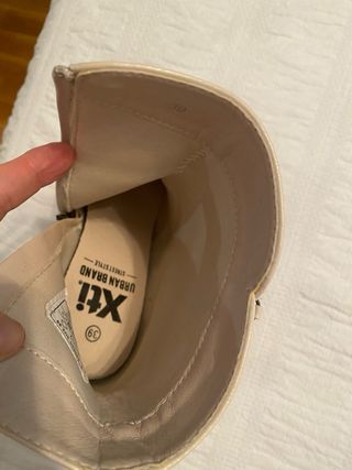 Botines Xti blancos con cremallera