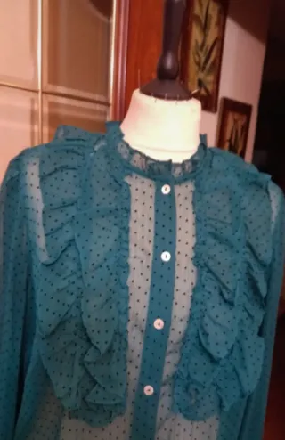 Camisa Naf Naf verde lunares talla 44