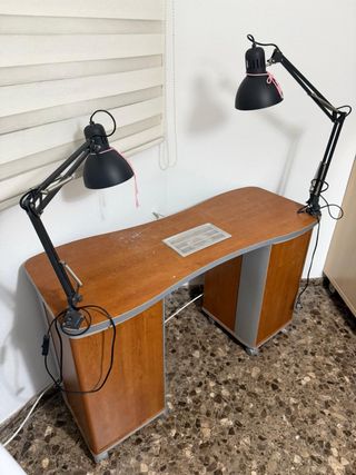 Tavolo per manicure con lampade