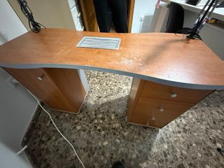 Tavolo per manicure con lampade