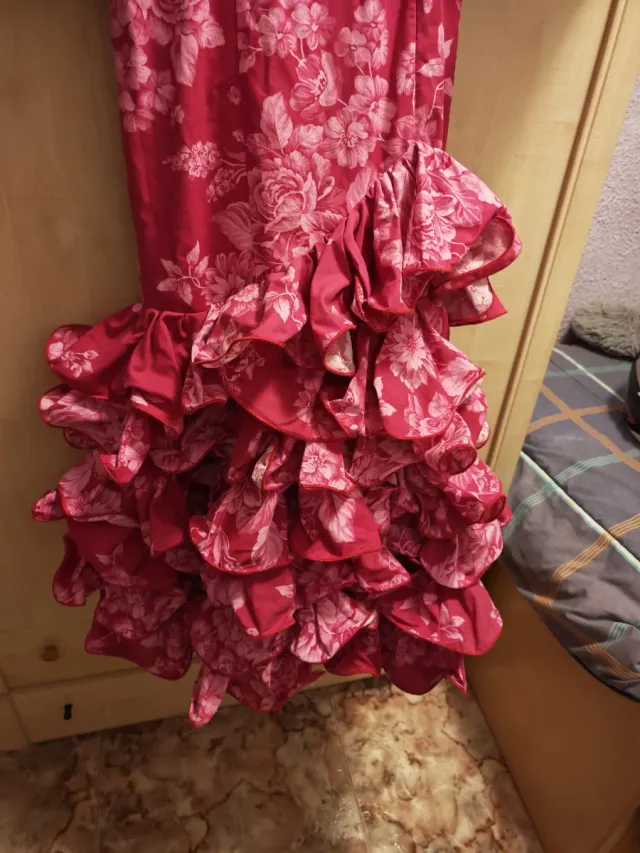 Vestido Sevillana Flores es talla 38