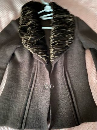 Cárdigan elegante con cuello de terciopelo