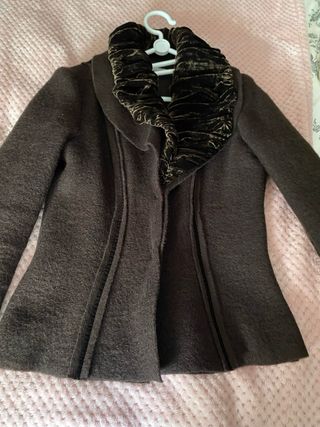 Cárdigan elegante con cuello de terciopelo